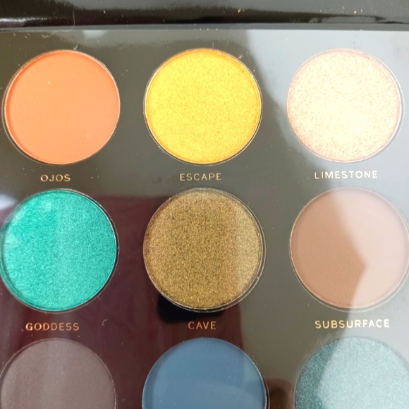 HIPDOT Cenote Eye Shadow Palette 15 Shades of Blue and Brown NEW - Picture 4 of 6